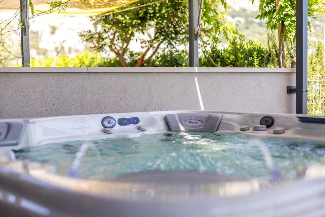 Luxury Apartment With Hot Tub Omiš Екстериор снимка