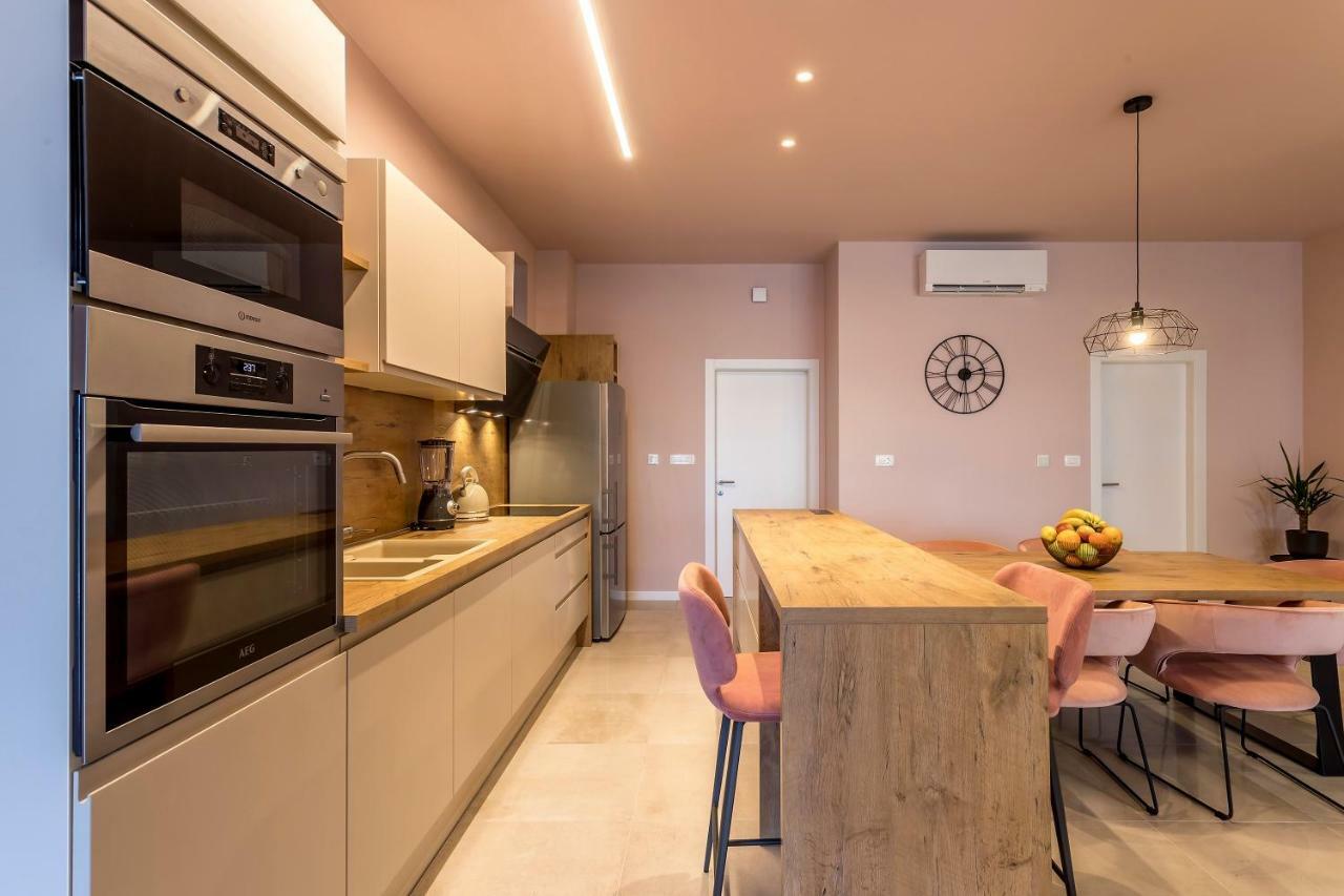 Luxury Apartment With Hot Tub Omiš Екстериор снимка