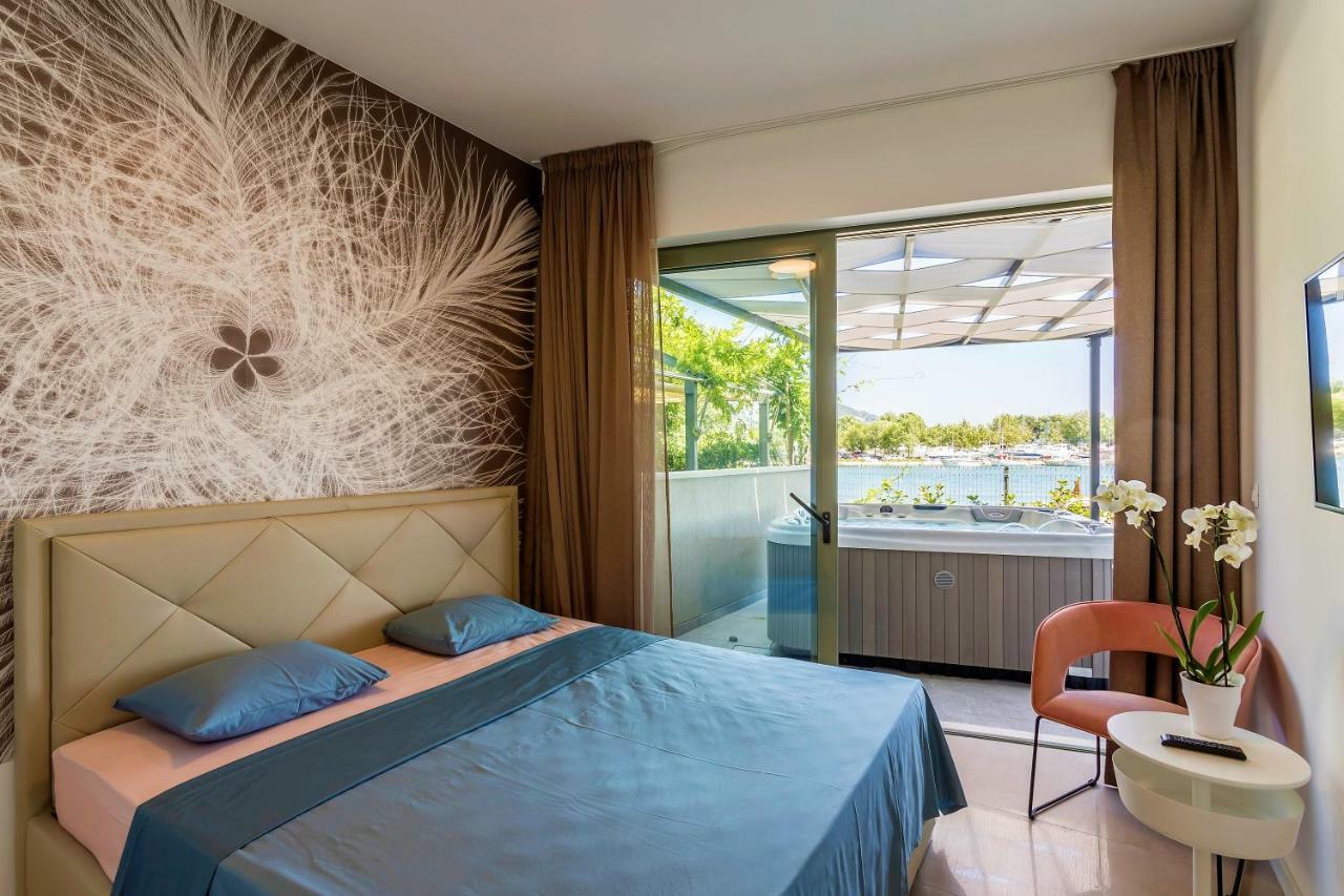 Luxury Apartment With Hot Tub Omiš Екстериор снимка