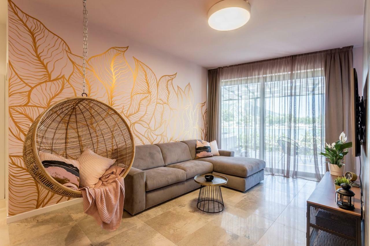 Luxury Apartment With Hot Tub Omiš Екстериор снимка