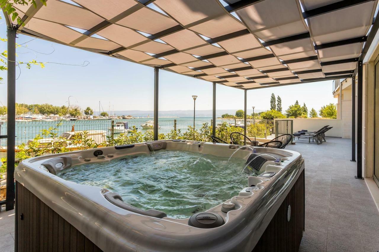Luxury Apartment With Hot Tub Omiš Екстериор снимка
