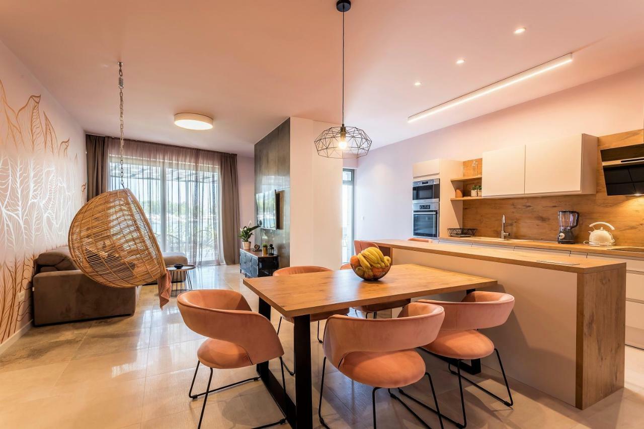 Luxury Apartment With Hot Tub Omiš Екстериор снимка