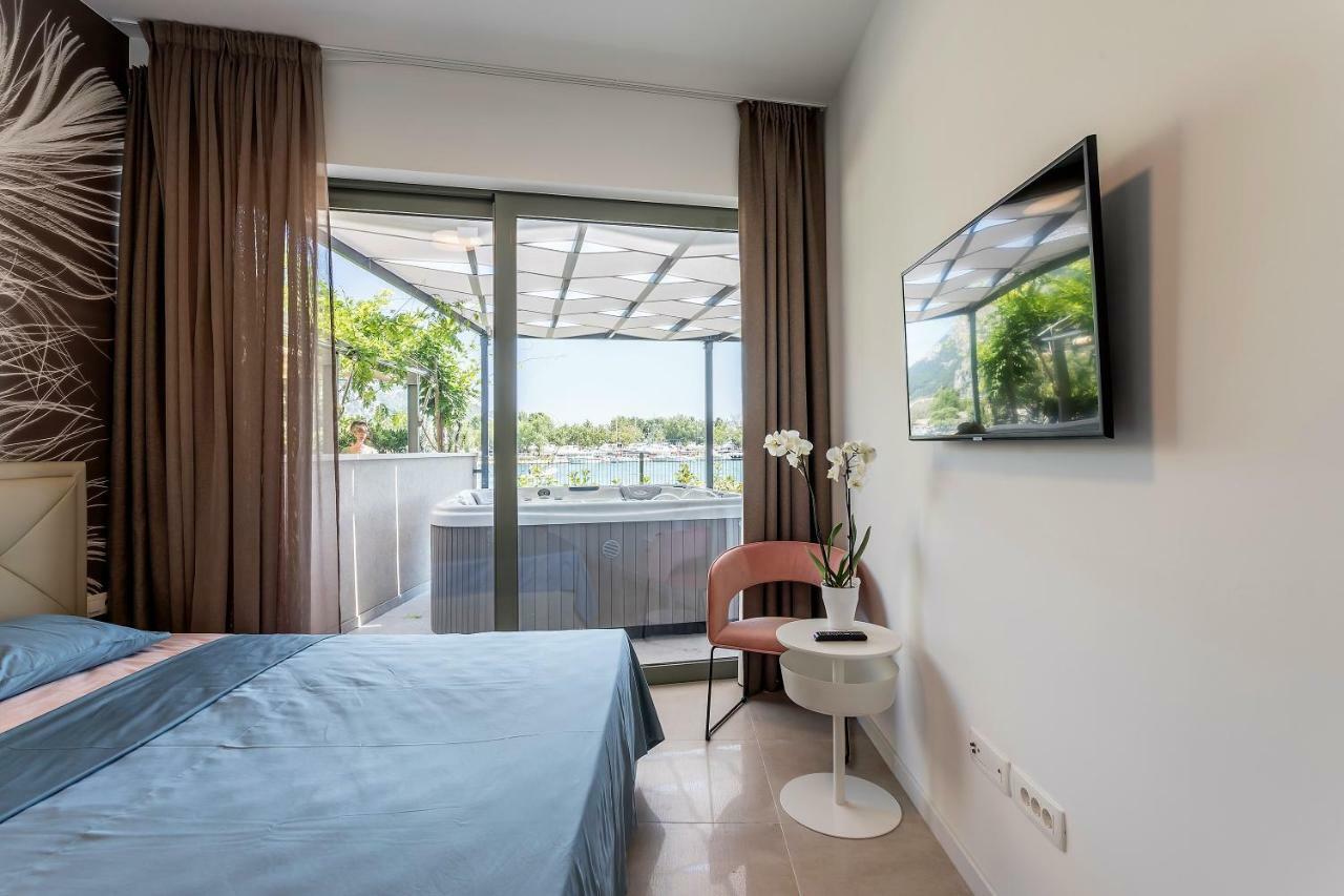 Luxury Apartment With Hot Tub Omiš Екстериор снимка